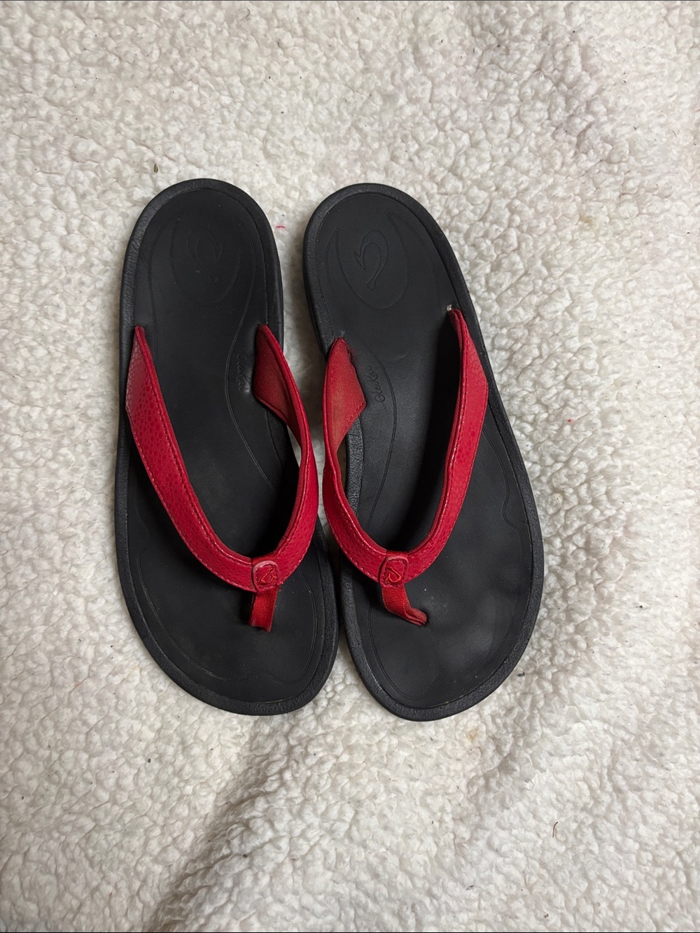 Olukai Kulapa Kai Thong Sandal Sz 8 red black leather flip flop